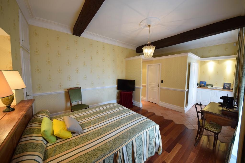 Domaine De La Rocque Bed & Breakfast Liorac-sur-Louyre Exterior foto